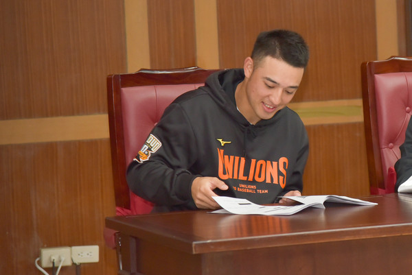 ▲▼ 統一獅法治教育宣導，郭阜林、楊家維、林安可、蘇泰安、林岳平          。（圖／統一獅提供）