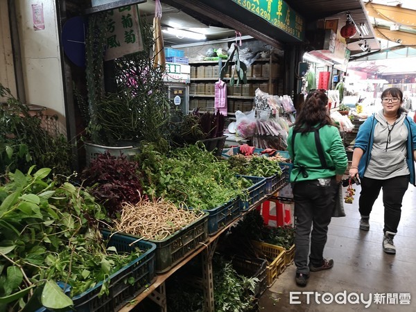 ▲▼ 台北著名的青草巷，每個店家都陳列井然有序的乾藥材，以前的人稱為「救命街」。（圖／記者黃彥傑攝）