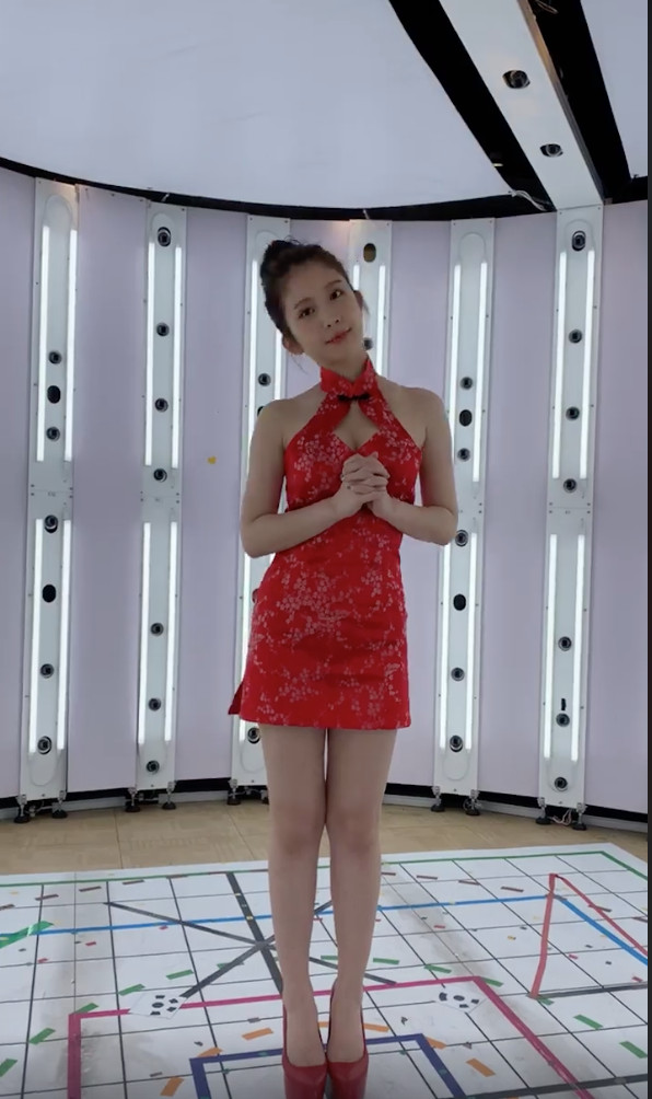 ▲雞排妹穿紅色洋裝拜年。（圖／翻攝自Facebook／雞排妹）