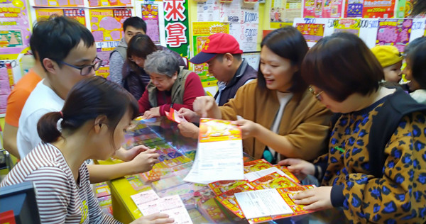 很多人說想要刮到大獎得天時地利人和樣樣齊全。（圖／李蕙璇攝）