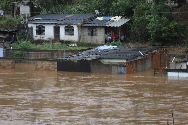 ▲巴西東南部24日、25日暴雨，釀成嚴重洪水。（圖／達志影像／美聯社）