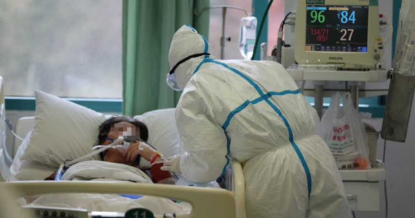 武漢肺炎疫情蔓延，一名女子被懷疑是「無症狀感染者」，自己沒發病卻傳染五名親友。（圖／武漢中心醫院微博）