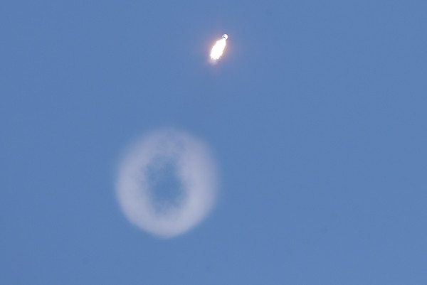 ▲美國SpaceX的獵鷹9號於29日發射，上面裝載60顆衛星。（圖／美聯社）