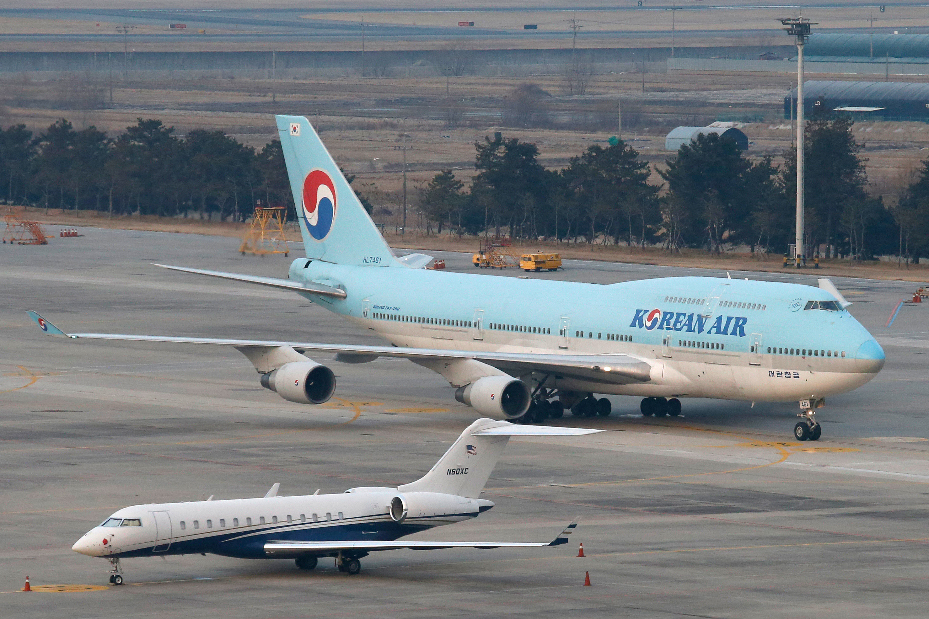 ▲▼南韓撤僑班機飛抵金浦機場。（圖／路透）