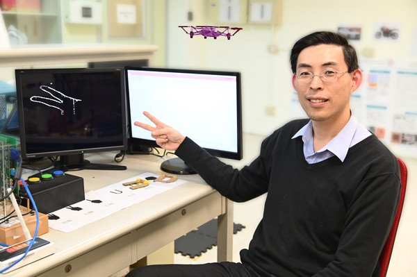 ▲清大研發仿視神經AI晶片　教無人機「果蠅式」飛行。（圖／清大提供）