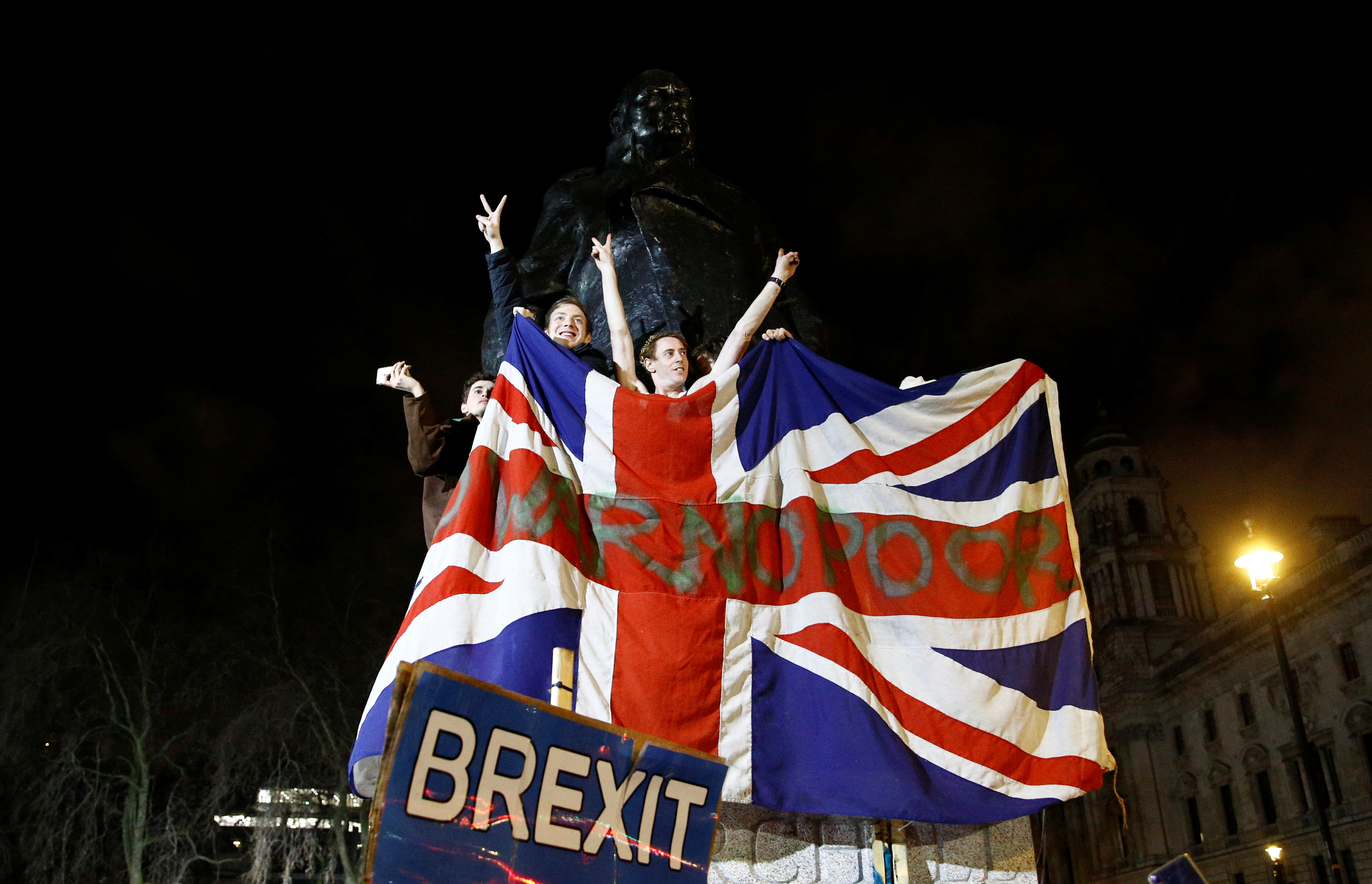 英國正式脫歐，民眾開心慶祝。（圖／路透）