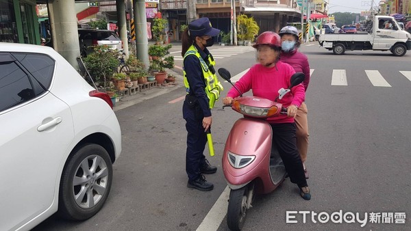 ▲台南市警白河分局，自2月1日起實施，將針對未戴安全帽之違規加強取締。（圖／記者林悅翻攝，下同）