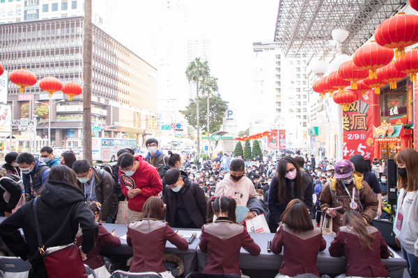 ▲▼ 團員潘姿怡、冼迪琦和劉曉晴因過年自港澳入境，配合政府規定全程佩戴口罩。（圖／好言娛樂提供）