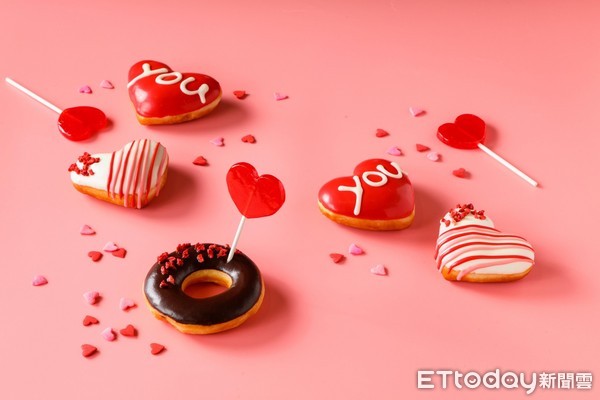 ▲▼Krispy Kreme情人節限定全新戀戀巧莓甜甜圈。（圖／Krispy Kreme提供）