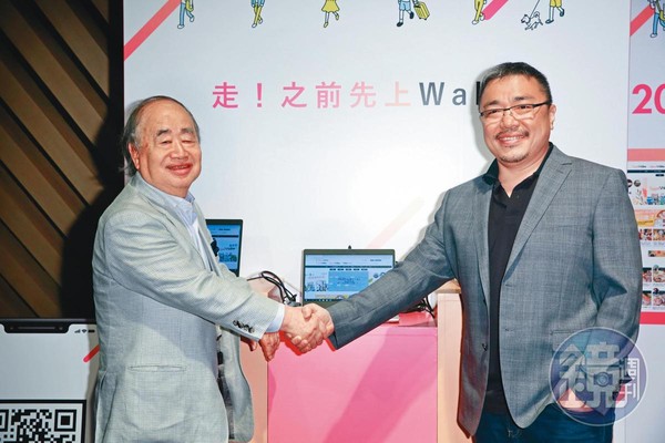 角川集團會長角川歷彥（左）為加速台灣角川的數位轉型計畫，宣布與橘子集團董事長劉柏園結盟。