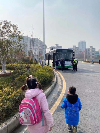 ▲▼武漢台胞上車準備前往機場。（圖／徐正文提供）