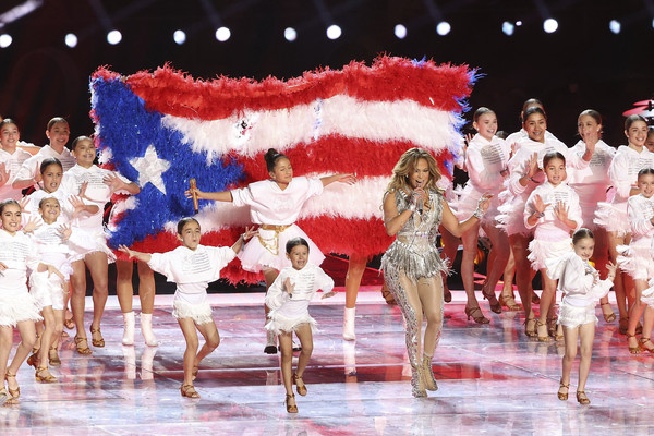 ▲▼超級盃中場秀，珍妮佛羅培茲（Jennifer Lopez）與夏奇拉（Shakira）擔綱演出。。（圖／達志影像／美聯社）
