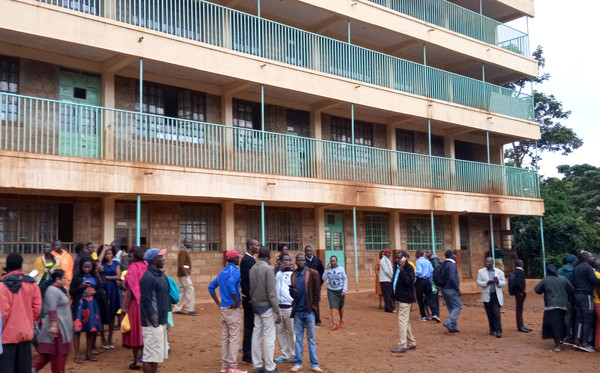 ▲▼肯亞卡卡梅加(Kakamega)小學發生踩踏事件，造成14人死亡。（圖／路透社）