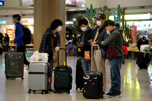 ▲▼南韓仁川機場旅客紛紛戴上口罩。（圖／路透）