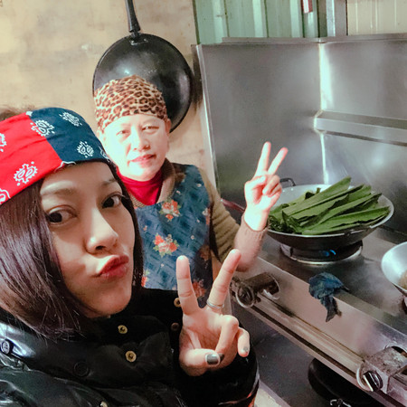 ▲ 戴愛玲回老家樂當公主。（圖／媒體棧國際行銷提供）