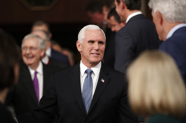 ▲▼美國總統川普發表國情咨文演說，副總統潘斯（Mike Pence）到場。（圖／路透）