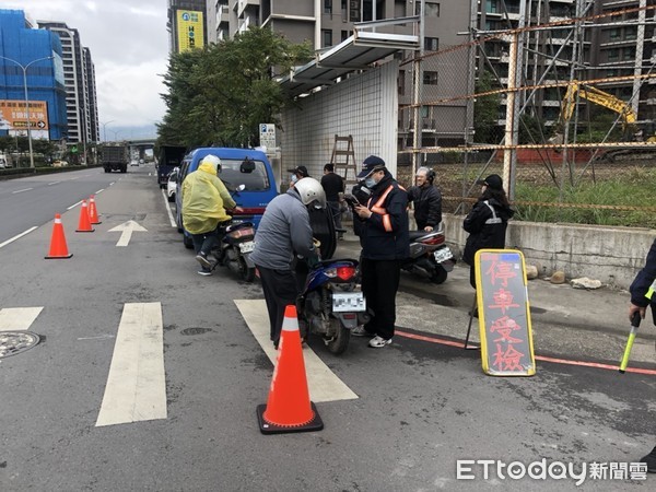 ▲▼蘆洲警方及監理所針對改裝、噪音車輛聯合稽查。（圖／記者陳豐德翻攝）