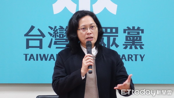 ▲▼針對媒體詢問人事行政總處所提防疫照顧假案賴香伶受訪。（圖／記者徐斌慎攝）