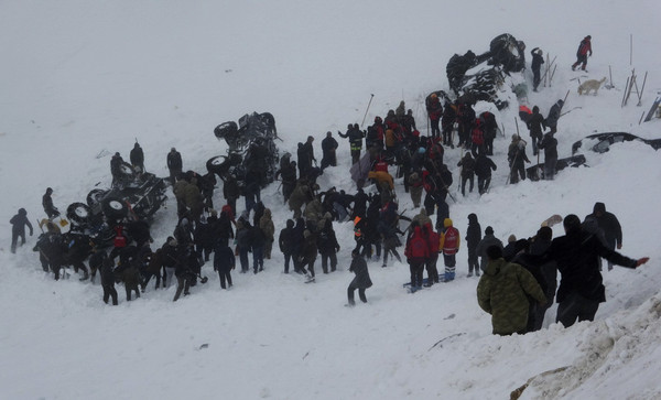 ▲▼土耳其東部發生2次雪崩，造成超過30人罹難。（圖／達志影像／美聯社）