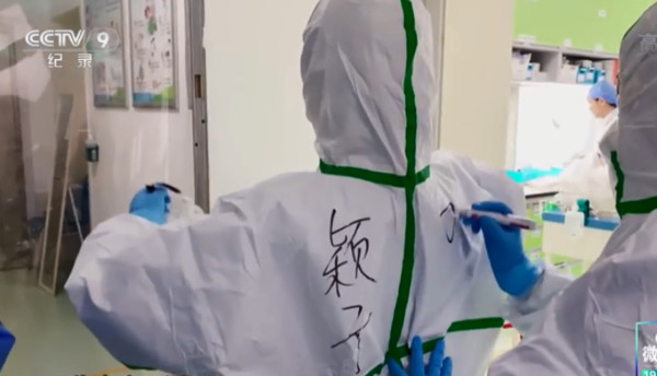 ▲▼一線戰疫護士胡雪珺記錄真實工作畫面。（圖／翻攝自CCTV）