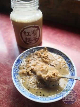 「麵茶」帶著麵粉炒熟的香氣，減了糖度讓人更容易整碗吃光光。（40元／碗）