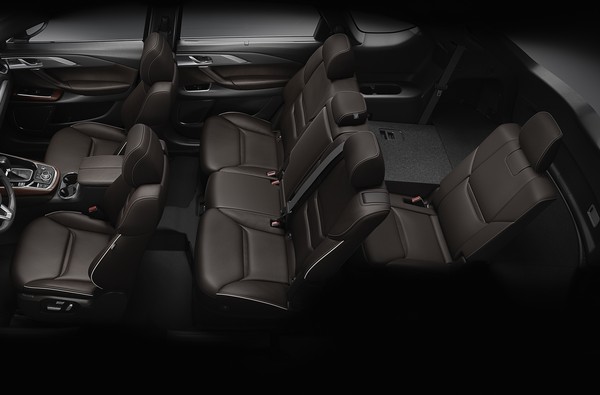 馬自達新年式CX-9在台173.9萬元上市　新增絕美「御藏棕」內裝色（圖／翻攝自馬自達）