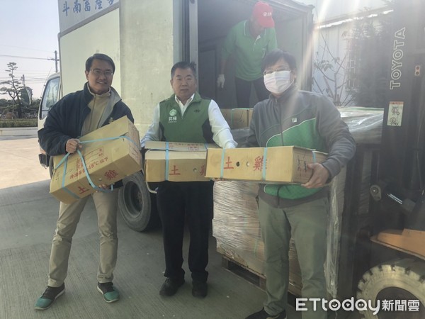▲斗南一家食品公司低調送出2200隻土雞，由雲林家扶中心轉送給扶助家庭。（圖／記者蔡佩旻翻攝）