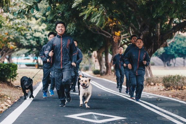 女性領犬員莊又頲　優異體能奠定訓練基礎