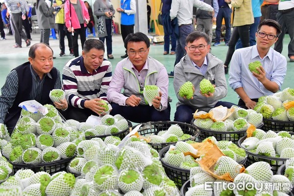 ▲  農委會主委陳吉仲下鄉台東，共同應對應武漢疫情影響釋迦出口輔導措施。（圖／記者楊鈞典翻攝）