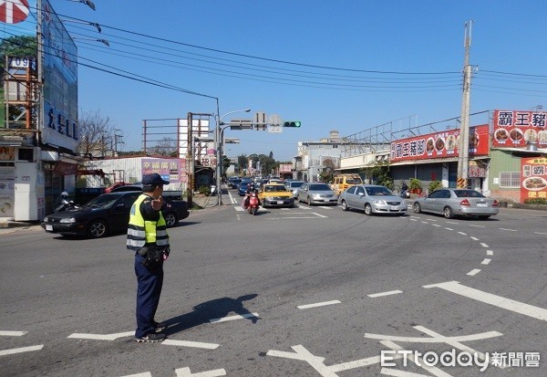 ▲▼警方呼籲自行開車前往民眾請配合管制及疏導。（圖／龍潭警分局提供）