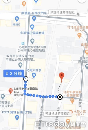 ▲台南市警一分局員警逕舉發民眾機車違規停車引起民怨，民眾是因要領口罩不得已才規停車，認為警方開單告發依法有據，卻不近情理。（圖／記者林悅攝，下同）