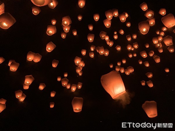 影 感動 平溪1500盞天燈升空 身體健康 平安 是最多人願望 Ettoday旅遊雲 Ettoday新聞雲