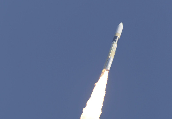 ▲▼搭載日本政府新情蒐衛星「光學7號」的H2A火箭41號9日發射升空。（圖／達志影像／美聯社）