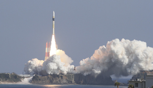 ▲▼搭載日本政府新情蒐衛星「光學7號」的H2A火箭41號9日發射升空。（圖／達志影像／美聯社）