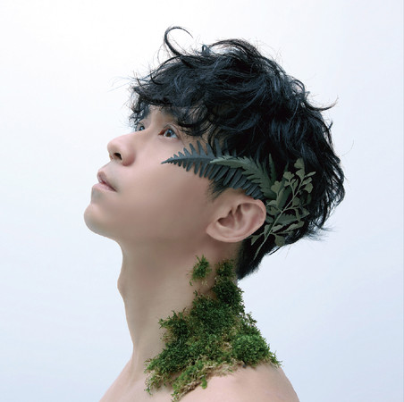 ▲光良在新專輯封面罕見裸上身。（圖／星娛音樂提供）