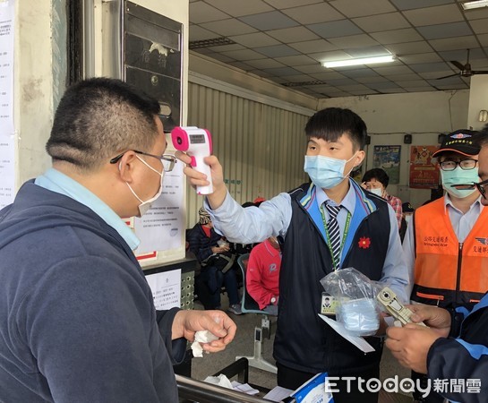 ▲屏東監理站要求屏東縣客運業者配合各項防疫行動            ，避免武漢肺炎疫情擴散。（圖／記者陳崑福翻攝）