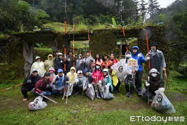 ▲ 百人齊心健行淨山 新北守護平溪永續觀光天燈特色步道。（圖／新北市觀光旅遊局提供）