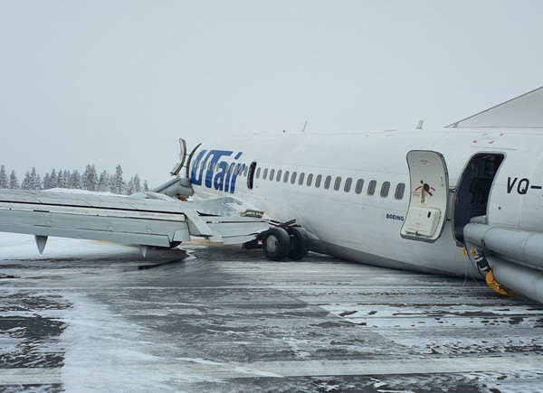 ▲▼烏塔航空（UTair）一架波音737-500客機在9日發生降落意外。（圖／路透）