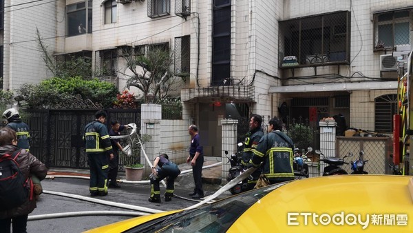 ▲台北市北投區泉源路巷內公寓發生火警（圖／記者黃彥傑攝）