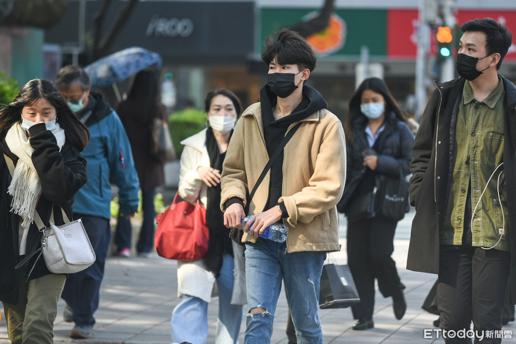 ▲武漢肺炎日趨嚴重，台北市民戴口罩防範。（示意圖／記者林敬旻攝）