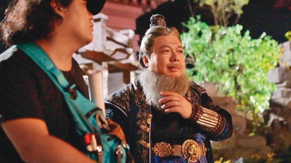 董至成2018年決定到中國大陸發展，北漂的他也轉型接拍《唐磚1》，飾演將軍。（翻攝自董至成微博）