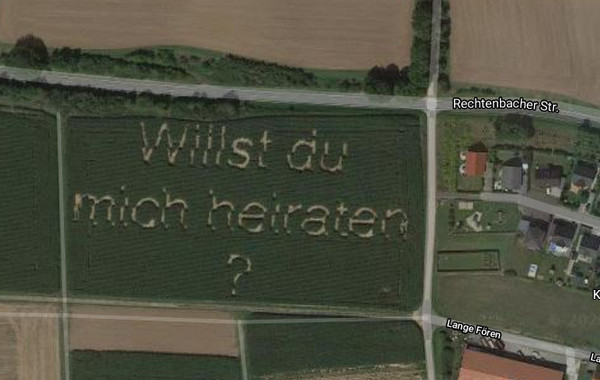 ▲▼德國男「種玉米」高空求婚。（圖／翻攝自Google map）
