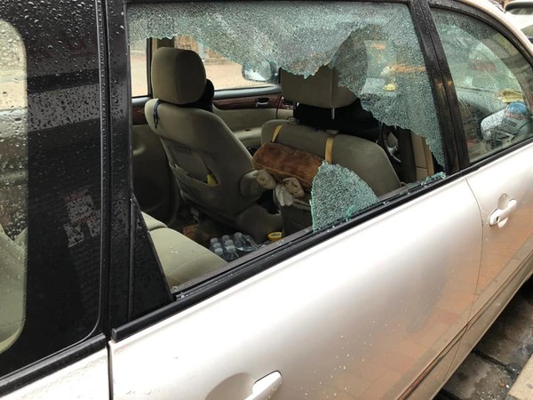 一罩難求！衰男車窗慘被砸　8盒「160個N95口罩」跟著消失。（圖／翻攝自Facebook／香港警察 Hong Kong Police）