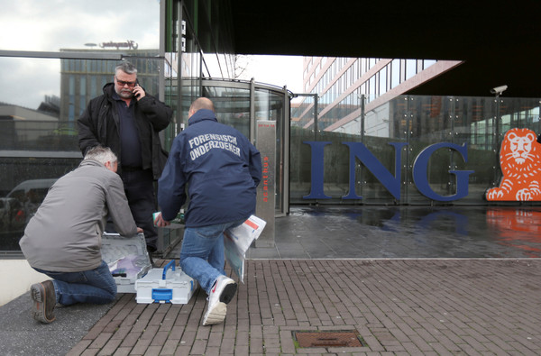 ▲▼阿姆斯特丹ING集團一處辦公室，又傳郵包炸彈爆炸事件。（圖／路透）