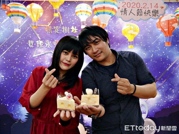 ▲ 西洋情人節227對新人登記結婚 新北戶所贈專屬甜蜜限定小禮。（圖／新北市民政局提供）