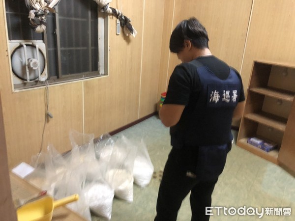 ▲屏東地檢署指揮海巡、屏警在萬丹鄉查獲安非他製毒工廠，聲押3嫌獲准              。（圖／記者陳崑福翻攝）