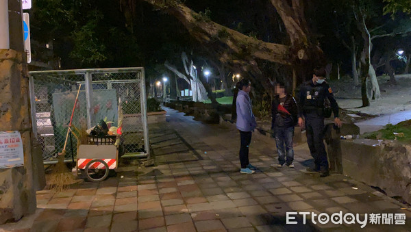 ▲▼楊姓警員騎機車行經玉成街路口時，遭一輛轎車從側面撞上。（圖／記者游宗樺攝）