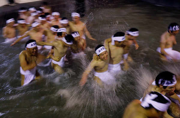 ▲日本岡山舉辦裸祭。（圖／路透）