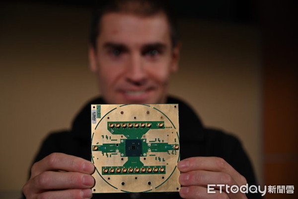 ▲▼ 英特爾攜QuTech公布首款低溫量子運算控制晶片Horse Ridge。（圖／業者提供）
