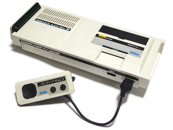 鄭運鵬以前是SEGA主機的愛好者，Mark III是他最早玩到的SEGA遊戲機。（來源：wikimedia）